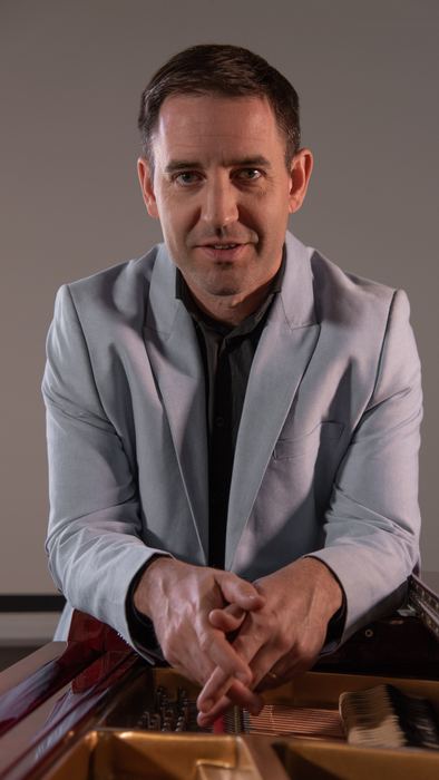 Retrato de estudio, saco gris