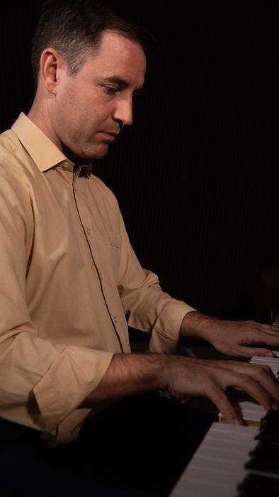 Tocando, plano medio